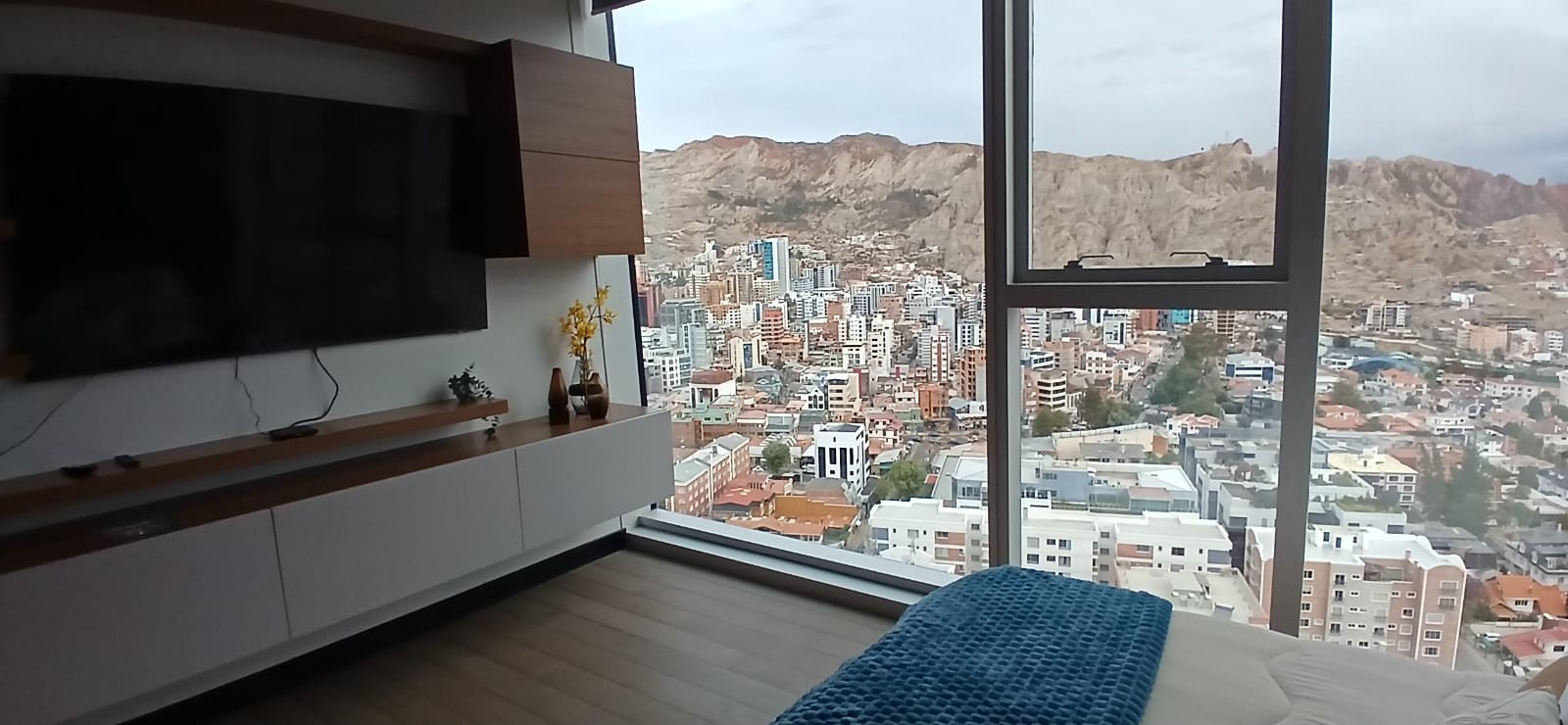 Departamento en AlquilerCALACOTO  -  ZONA SUR DE CALACOTO  1 dormitorios 2 baños 1 parqueos Foto 2