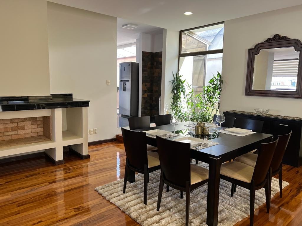 Departamento en Calacoto en La Paz 3 dormitorios 5 baños 1 parqueos Foto 3