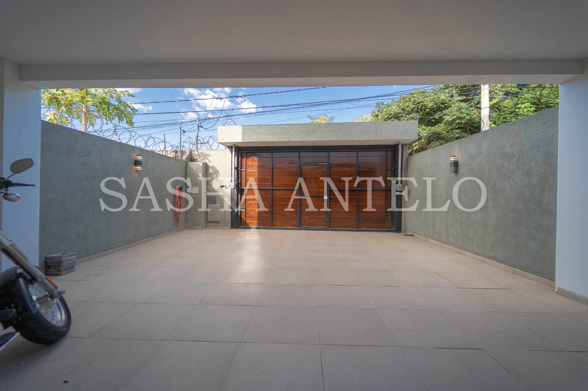 Casa en VentaCASA EN VENTA - 5° ANILLO ZONA NORTE BANZER 6 dormitorios 4 baños 3 parqueos Foto 22