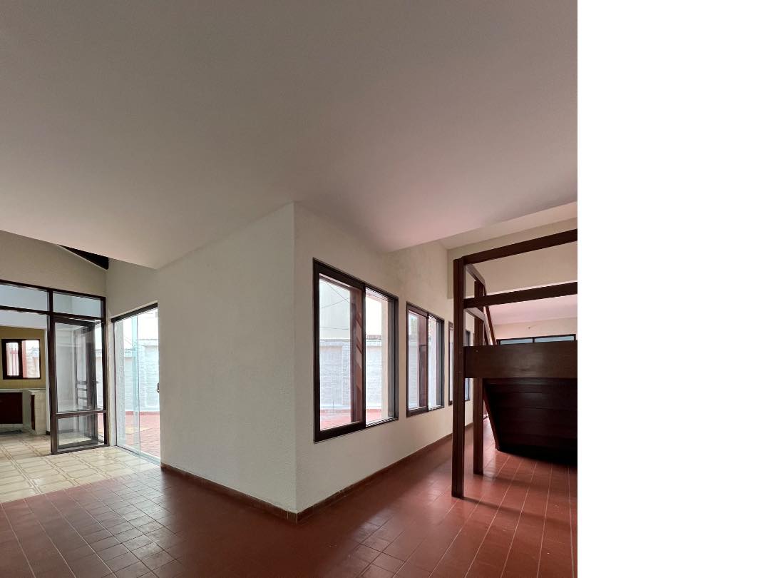 Casa en Entre 3er y 4to anillo Oeste en Santa Cruz de la Sierra 6 dormitorios 3 baños 4 parqueos Foto 10