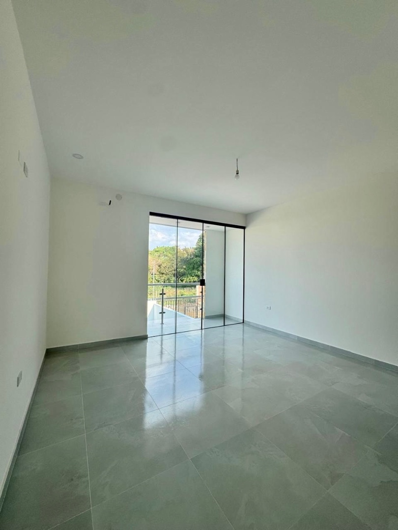 Casa en Entre 8vo y 9no anillo Norte en Santa Cruz de la Sierra 4 dormitorios 3 baños 2 parqueos Foto 3