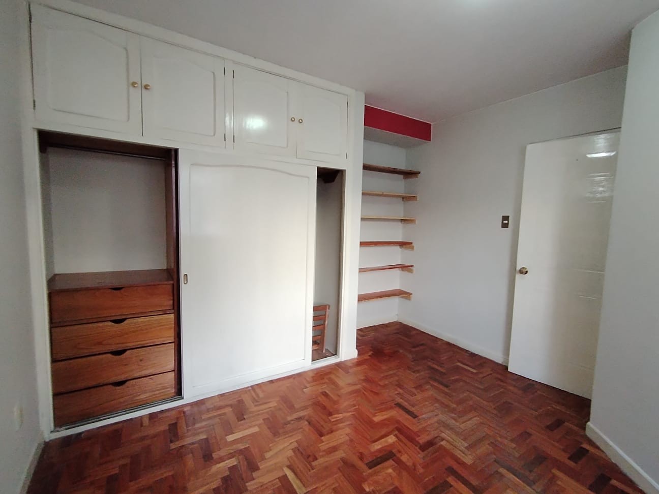 Departamento en Alquiler6 de agosto esquina campos , zona de San Jorge 4 dormitorios 3 baños 1 parqueos Foto 12