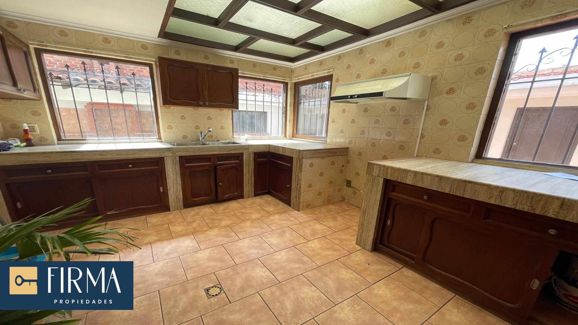 Casa en AlquilerCASA EN ALQUILER EN LA FLORIDA 3 dormitorios 5 baños 3 parqueos Foto 4