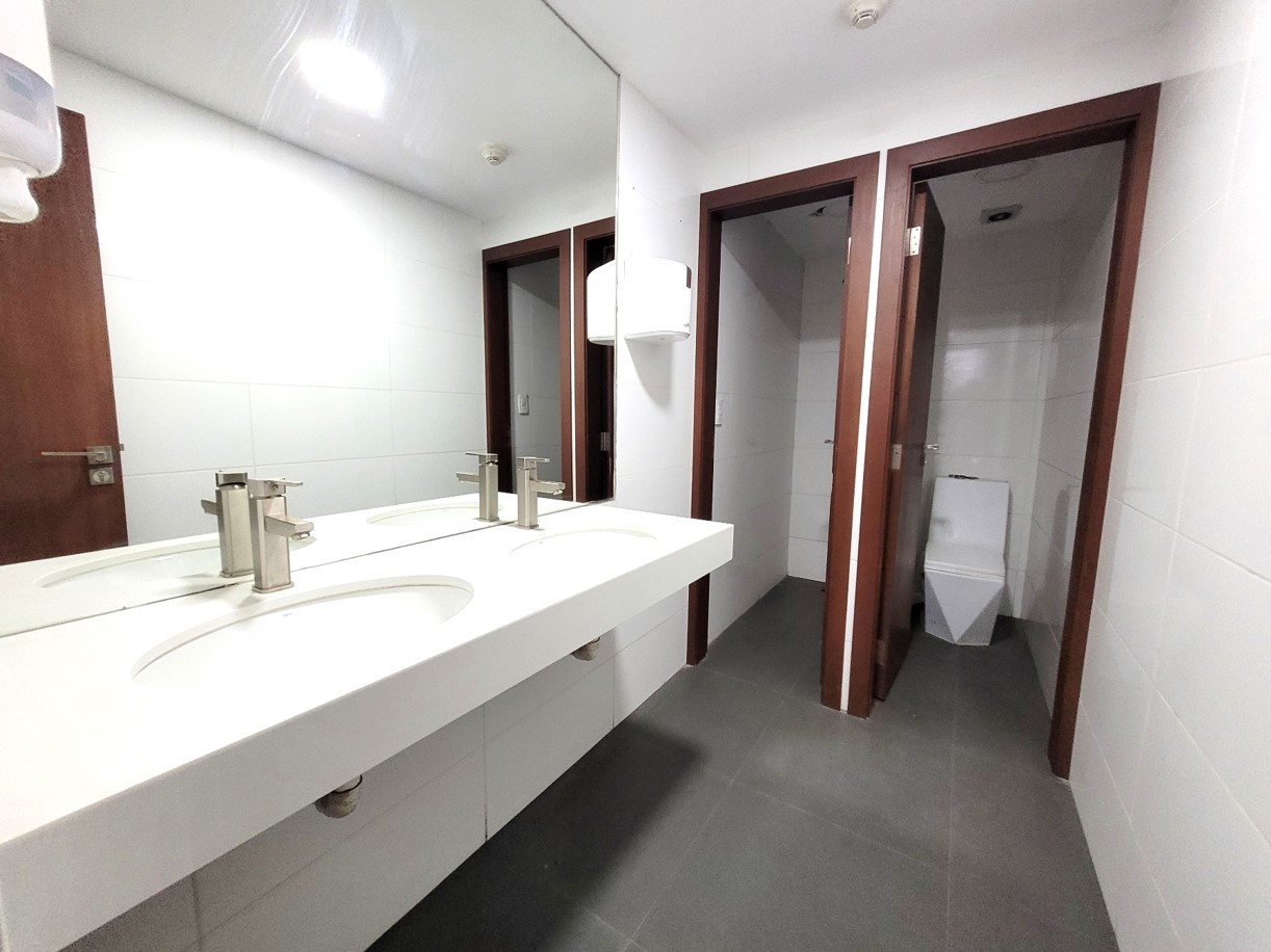 Oficina en Equipetrol en Santa Cruz de la Sierra 2 dormitorios 2 baños 1 parqueos Foto 11