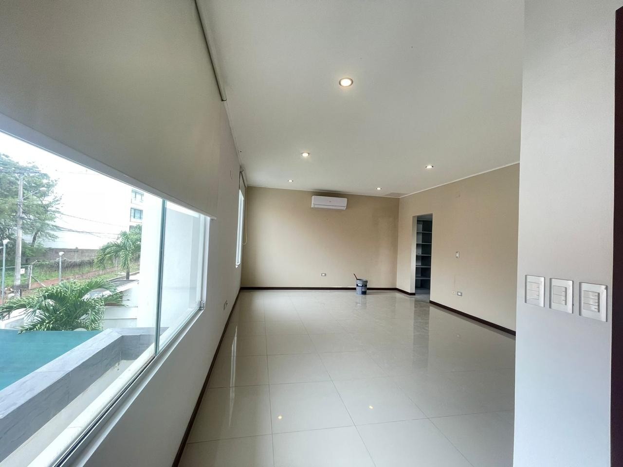 Casa en Entre 3er y 4to anillo Oeste en Santa Cruz de la Sierra 4 dormitorios 6 baños 4 parqueos Foto 24