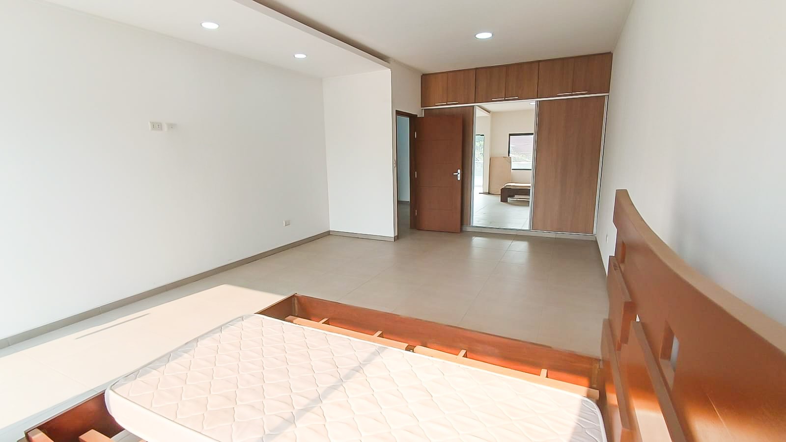 Casa en Venta<b>ZONA NORTE - CASA EN VENTA DE 3 DORMITORIOS, CONDOMINIO LOS MANGALES</b> 3 dormitorios 3 baños 2 parqueos Foto 7