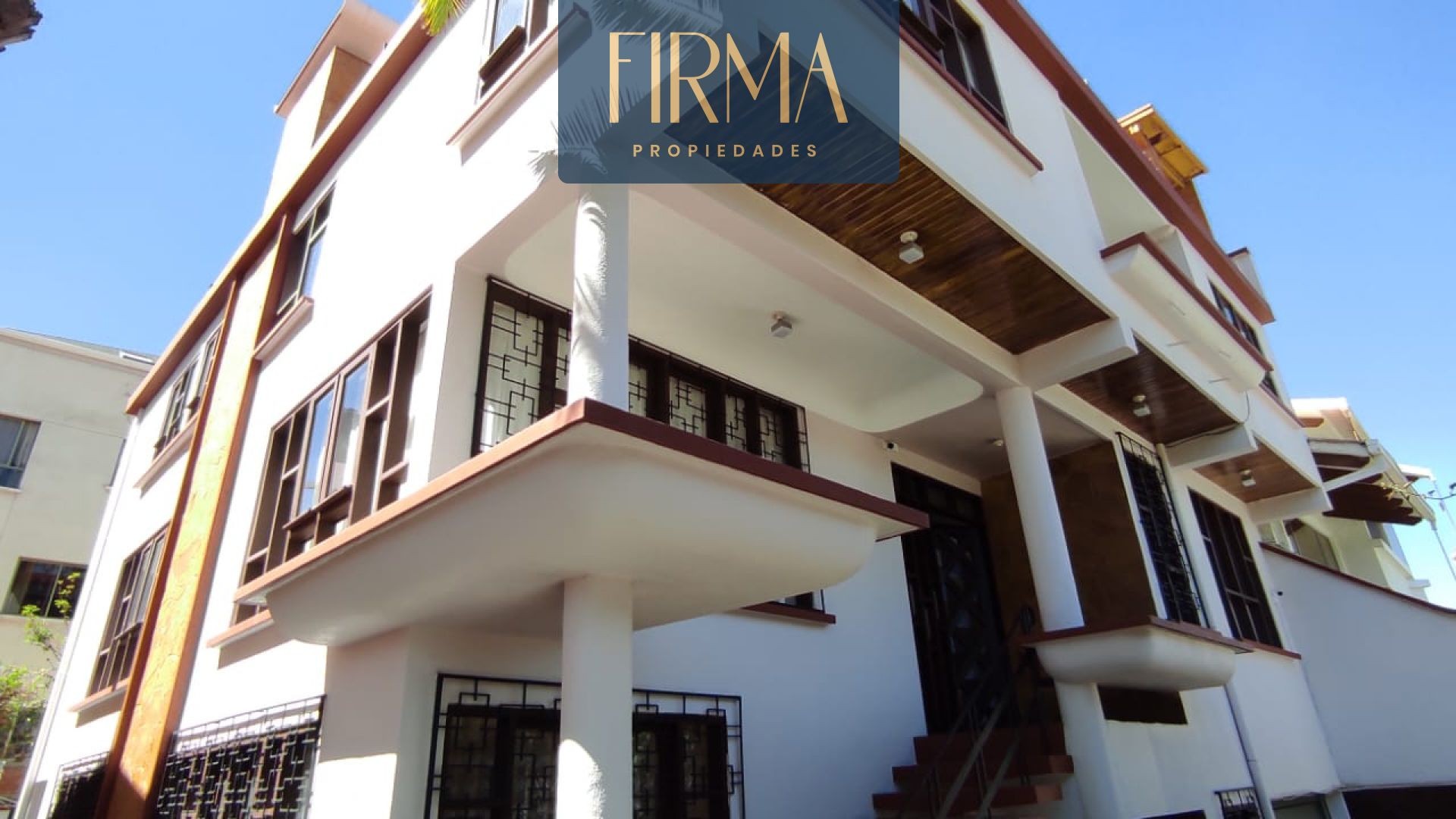 Casa en Achumani en La Paz 4 dormitorios 4 baños 2 parqueos Foto 2