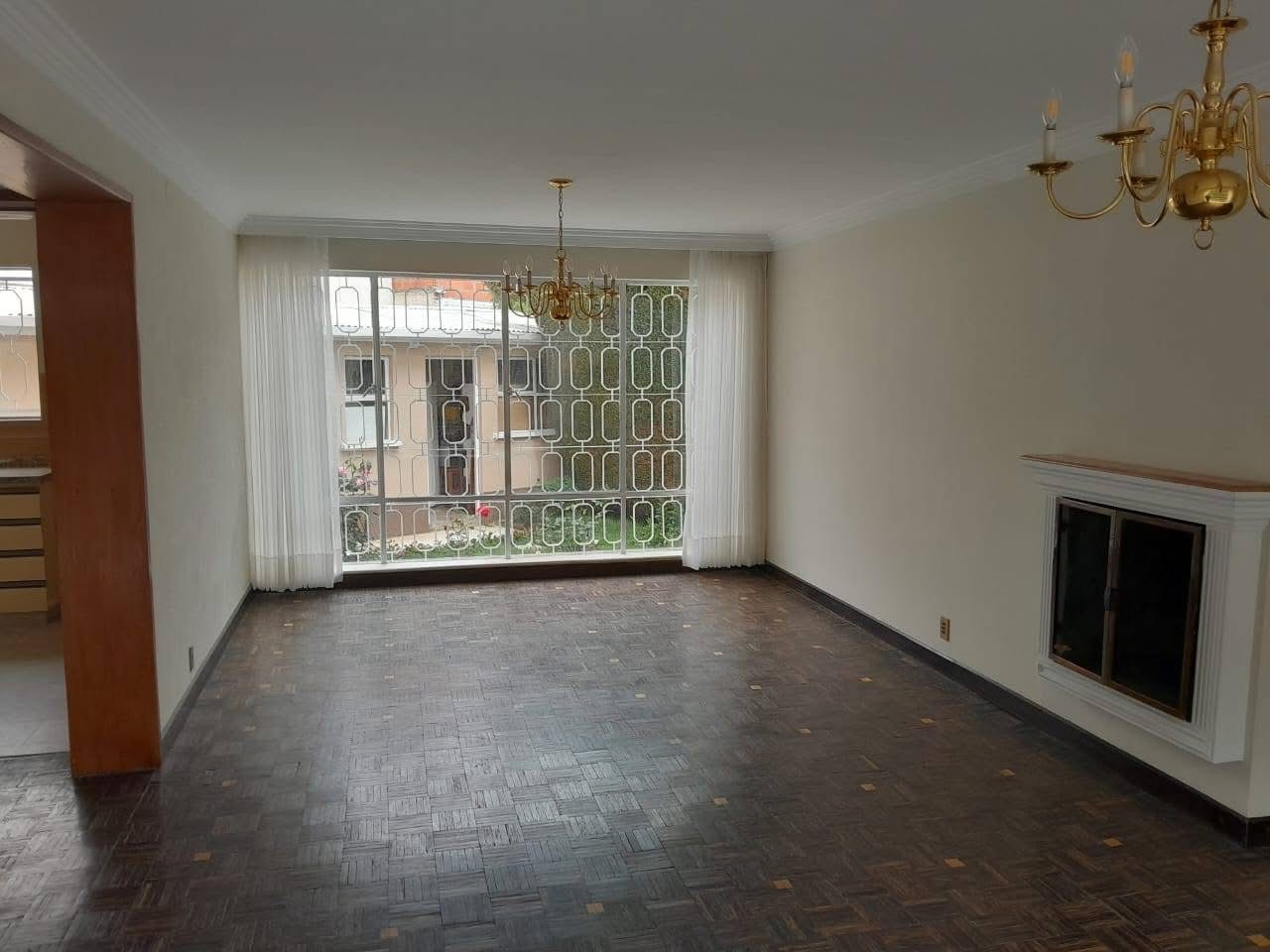 Casa en Alquiler
CASA IMPECABLE 
EN ALQUILER 3 dormitorios 2 baños 3 parqueos Foto 12