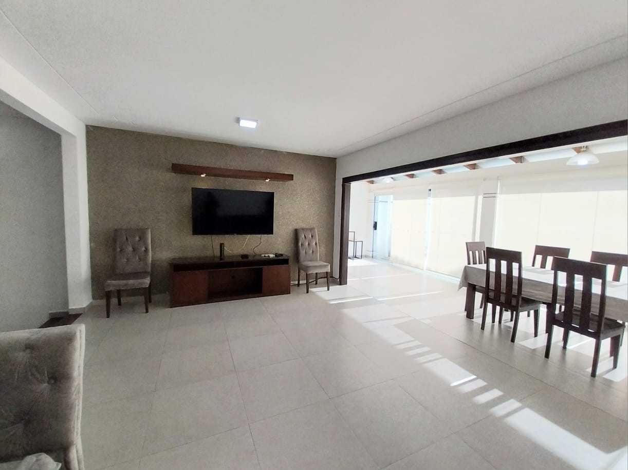 Casa en Alquiler📍 ZONA OESTE, BARRIO URBARÍ 4 dormitorios 4 baños 3 parqueos Foto 4