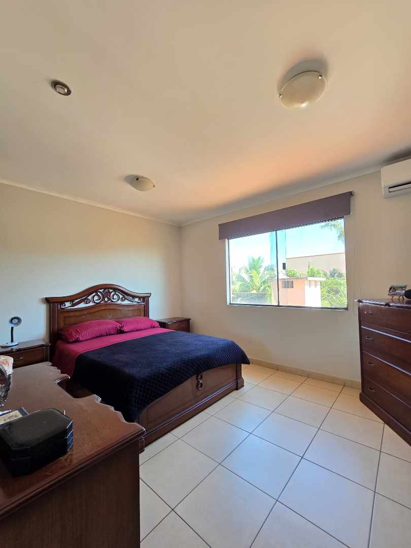 Casa en VentaZONA NORTE Km 8   1 /2 4 dormitorios 4 baños 2 parqueos Foto 26