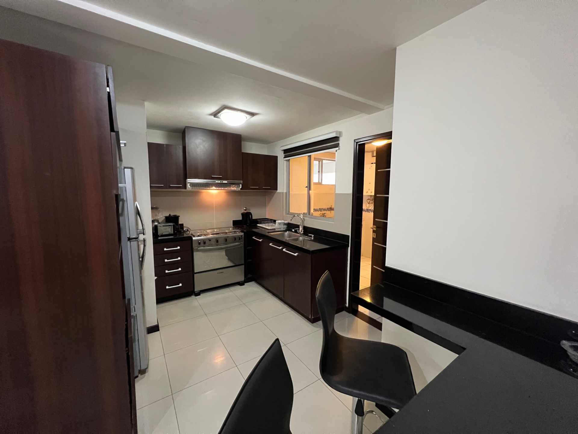 Departamento en AlquilerCondominio Punta del Este, C/Libertad y 2do. Anillo. Cerca de todo.  2 dormitorios 3 baños 1 parqueos Foto 5