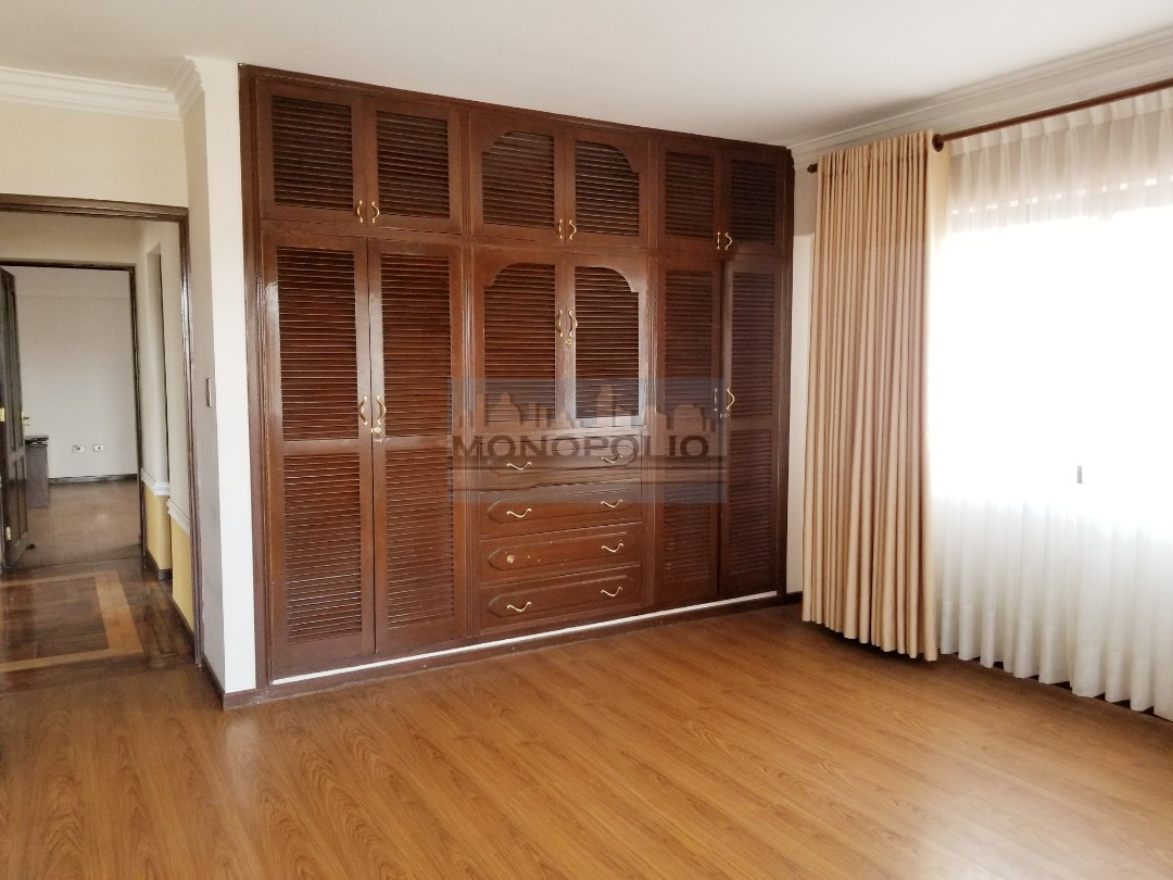 Departamento en VentaInmediaciones plazuela Colon 3 dormitorios 4 baños 1 parqueos Foto 5