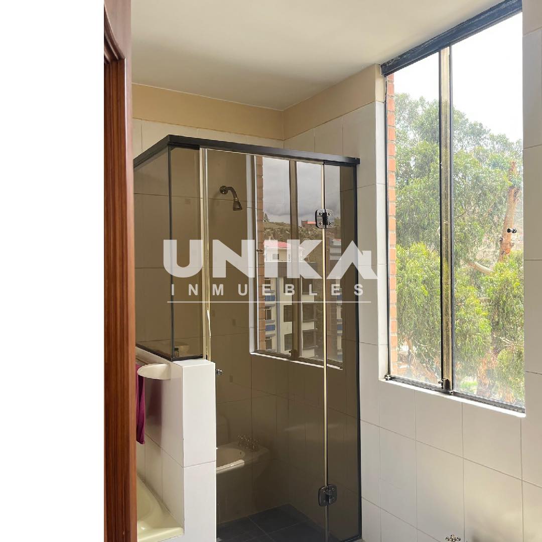 Departamento en Alquiler☀️🏢 HERMOSO DEPARTAMENTO AMOBLADO o SIN MUEBLES EN ALQUILER EN CALACOTO. 3 dormitorios 3 baños 1 parqueos Foto 15