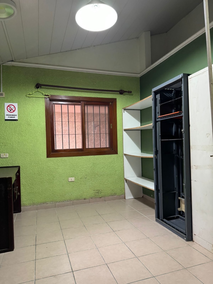 Departamento en AlquilerCASA ALQUILER PARA EMPRESA ZONA NORTE ENTRE 3er y 4to ANILLO POR LA BANZER  6 dormitorios 4 baños 4 parqueos Foto 23