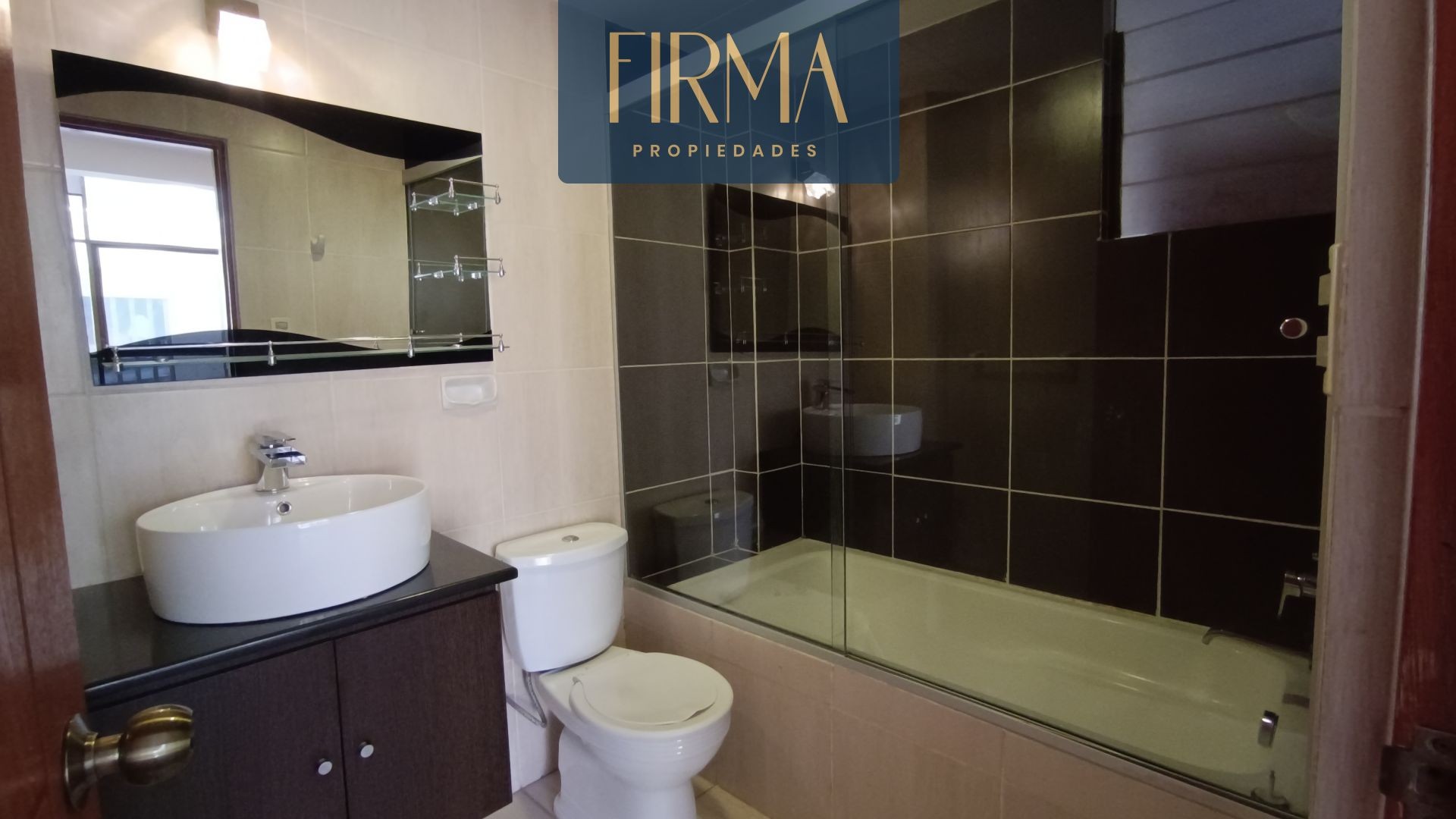 Departamento en VentaDEPARTAMENTO EN VENTA, COTA COTA 3 dormitorios 4 baños 1 parqueos Foto 5