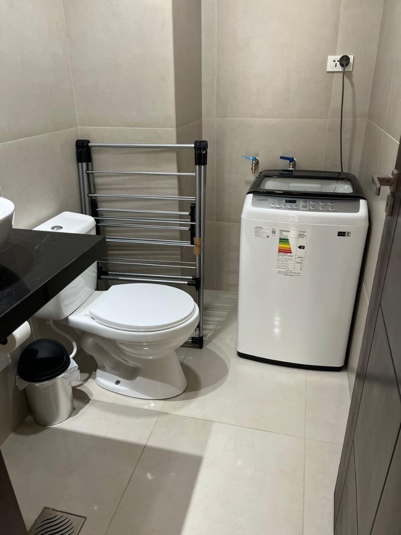 Departamento en AlquilerEN ZONA EXCLUSIVA Y RESIDENCIAL  1 dormitorios 2 baños 1 parqueos Foto 4