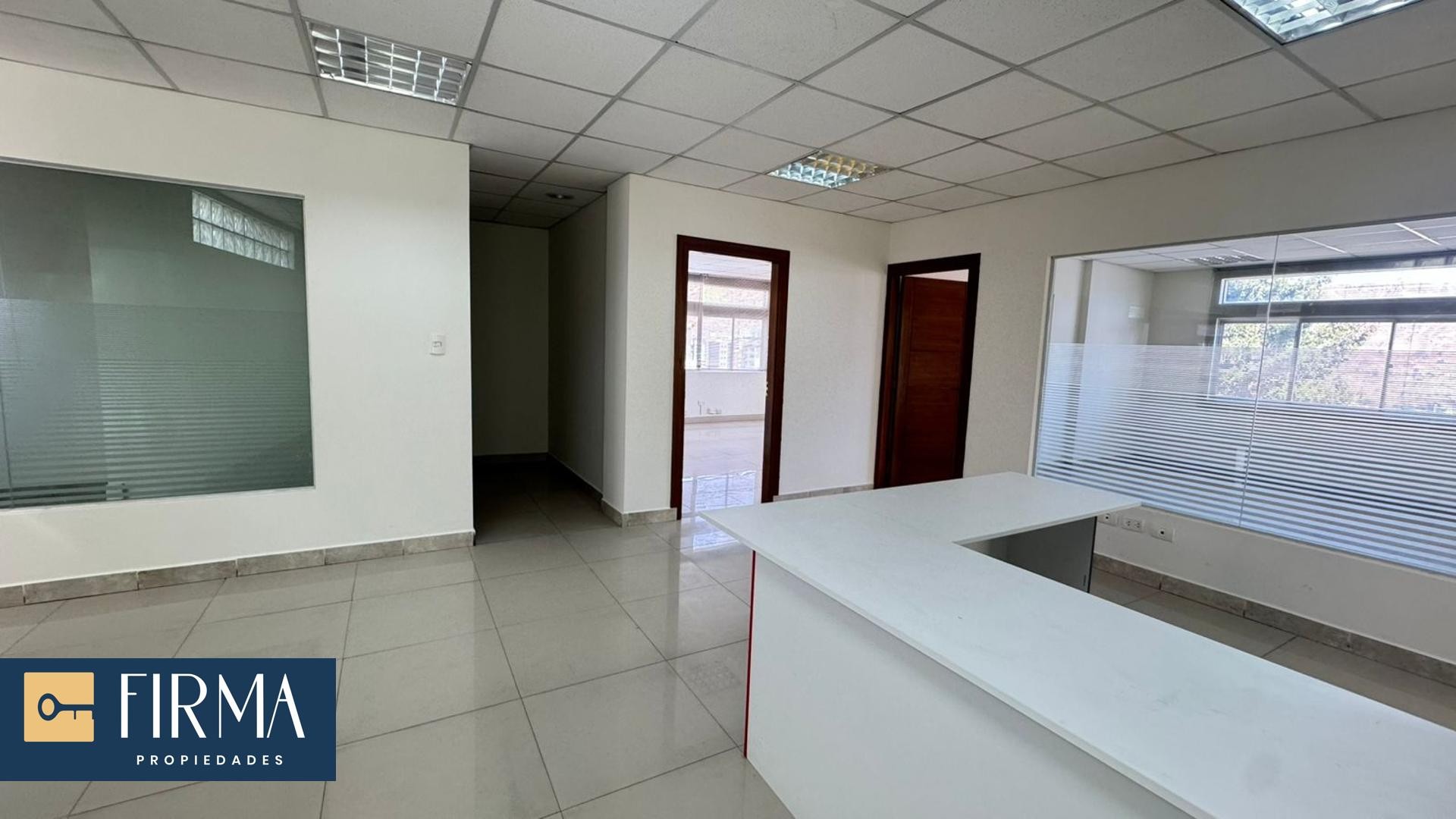 Oficina en AlquilerOFICINA EN ALQUILER, CALACOTO 3 dormitorios 5 baños 1 parqueos Foto 3