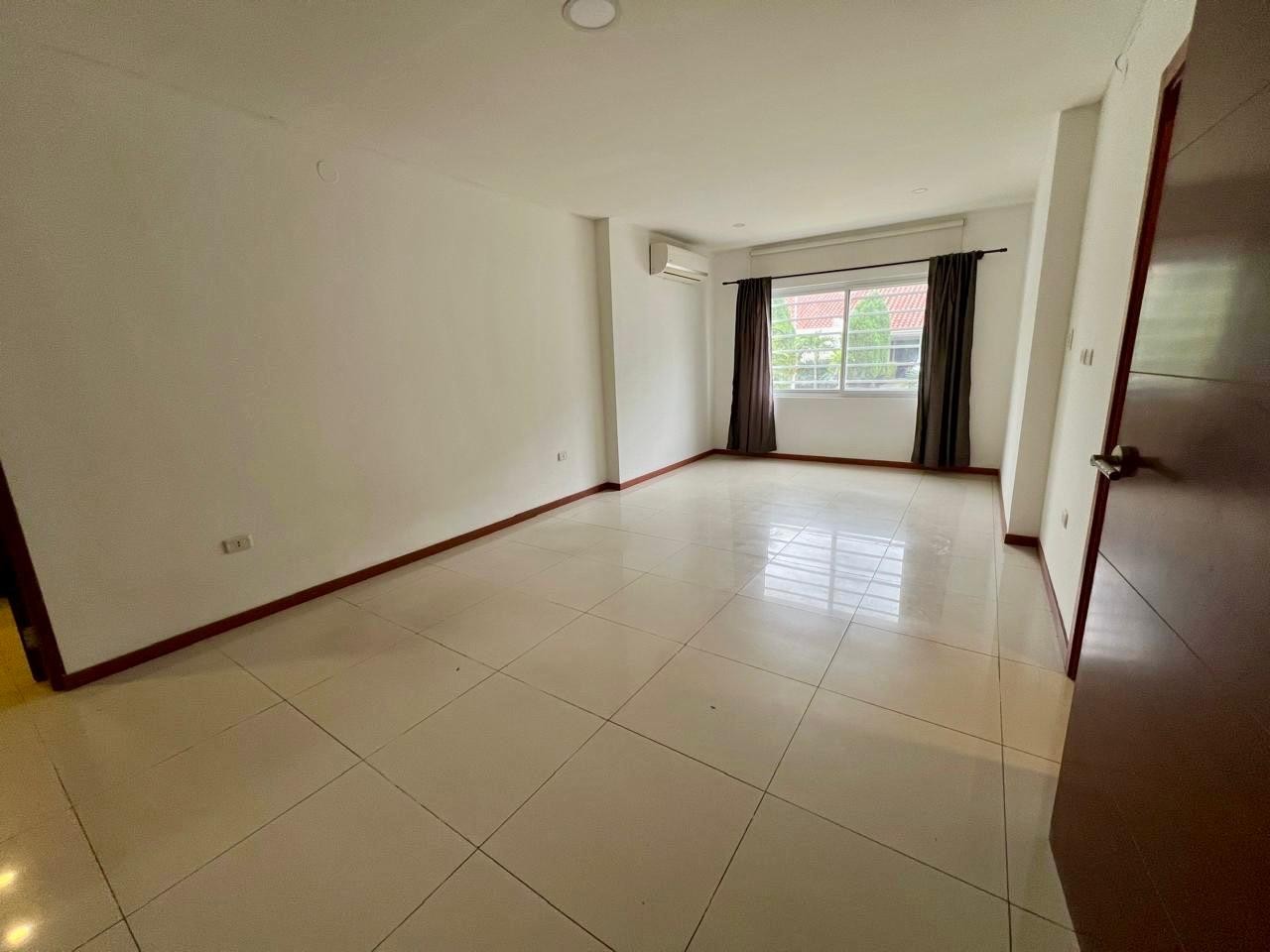 Casa En Venta de Ocasión Hermosa Casa en Condominio Las Palmas II Foto 13