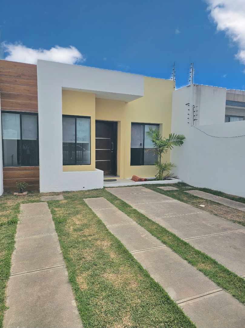 Casa en VentaAv. Pirai y Radial 17.5 8vo anillo  3 dormitorios 2 baños 2 parqueos Foto 4