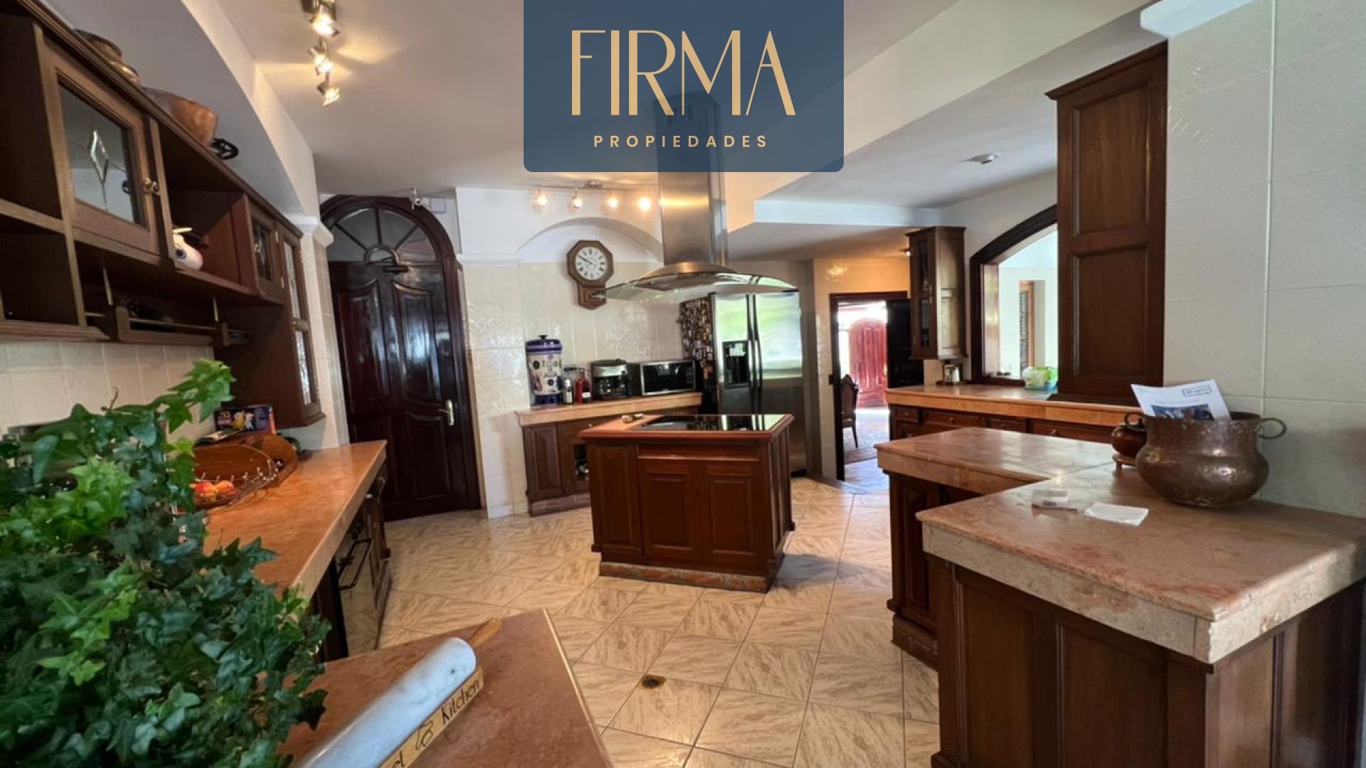 Casa en Achumani en La Paz 4 dormitorios 7 baños 5 parqueos Foto 19