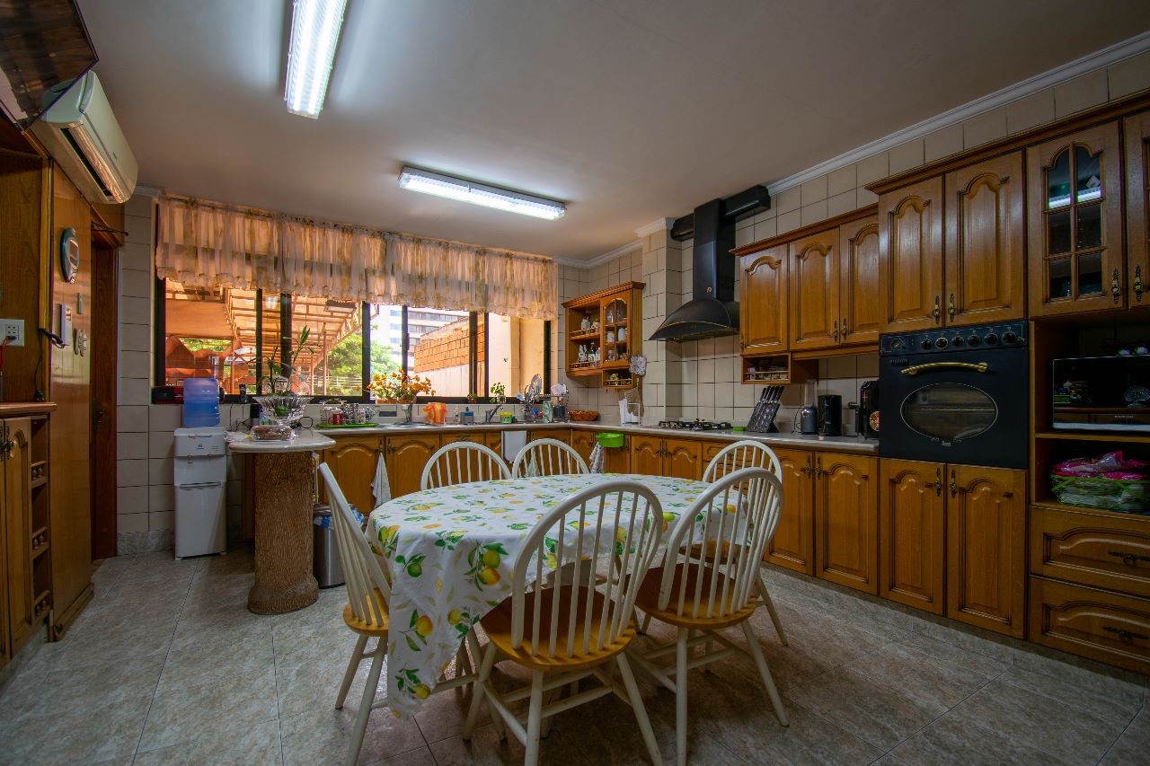 Oficina en AlquilerEquipetrol sobre 3er. anillo externo  5 dormitorios 5 baños 6 parqueos Foto 12