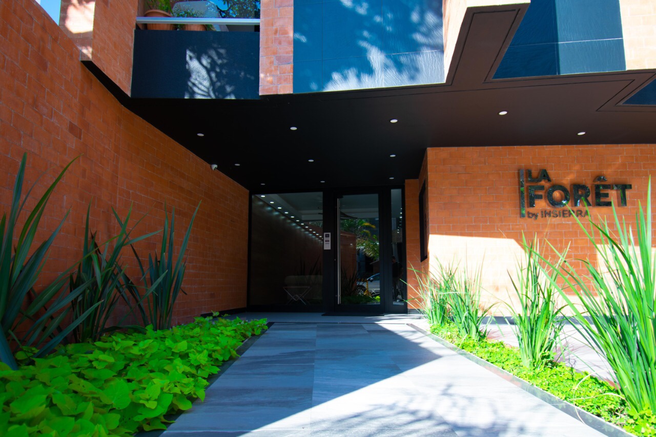 Departamento en AlquilerEN ALQUILER EQUIPETROL CALLE HERNAN ALDABA PAZ PLAZA ITALIA 2 dormitorios 3 baños 1 parqueos Foto 4