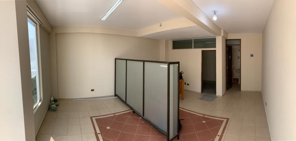 Oficina Oficina en Venta, Irpavi, Calle 18 A, 35 metros, soleada y cómoda Foto 1