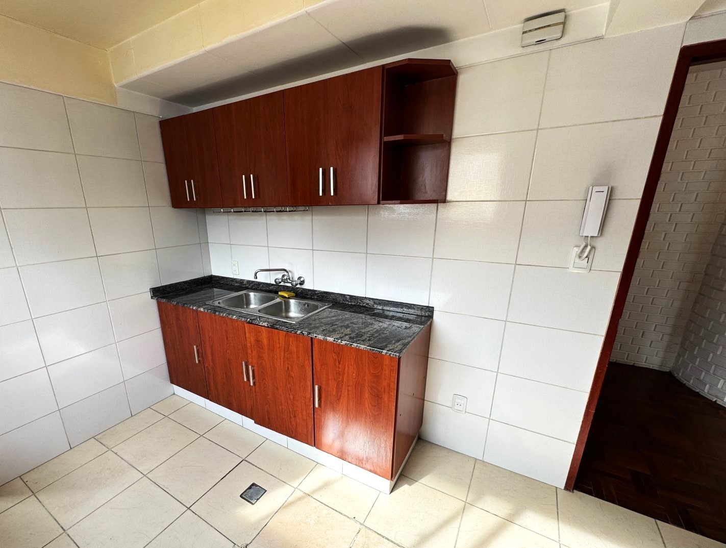 Departamento en AlquilerSOPOCACHI – EN ALQUILER – CERCA PLAZA ABAROA 3 dormitorios 3 baños  Foto 4