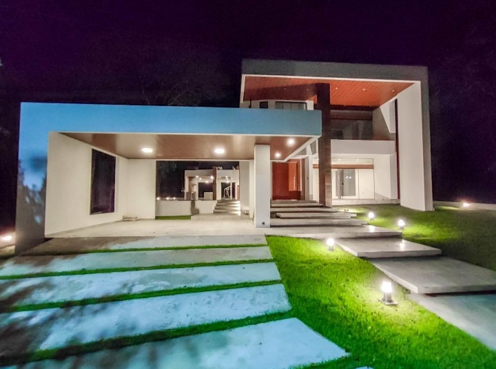 Casa En El Urubo Casa en Venta o en Alquiler  Foto 1