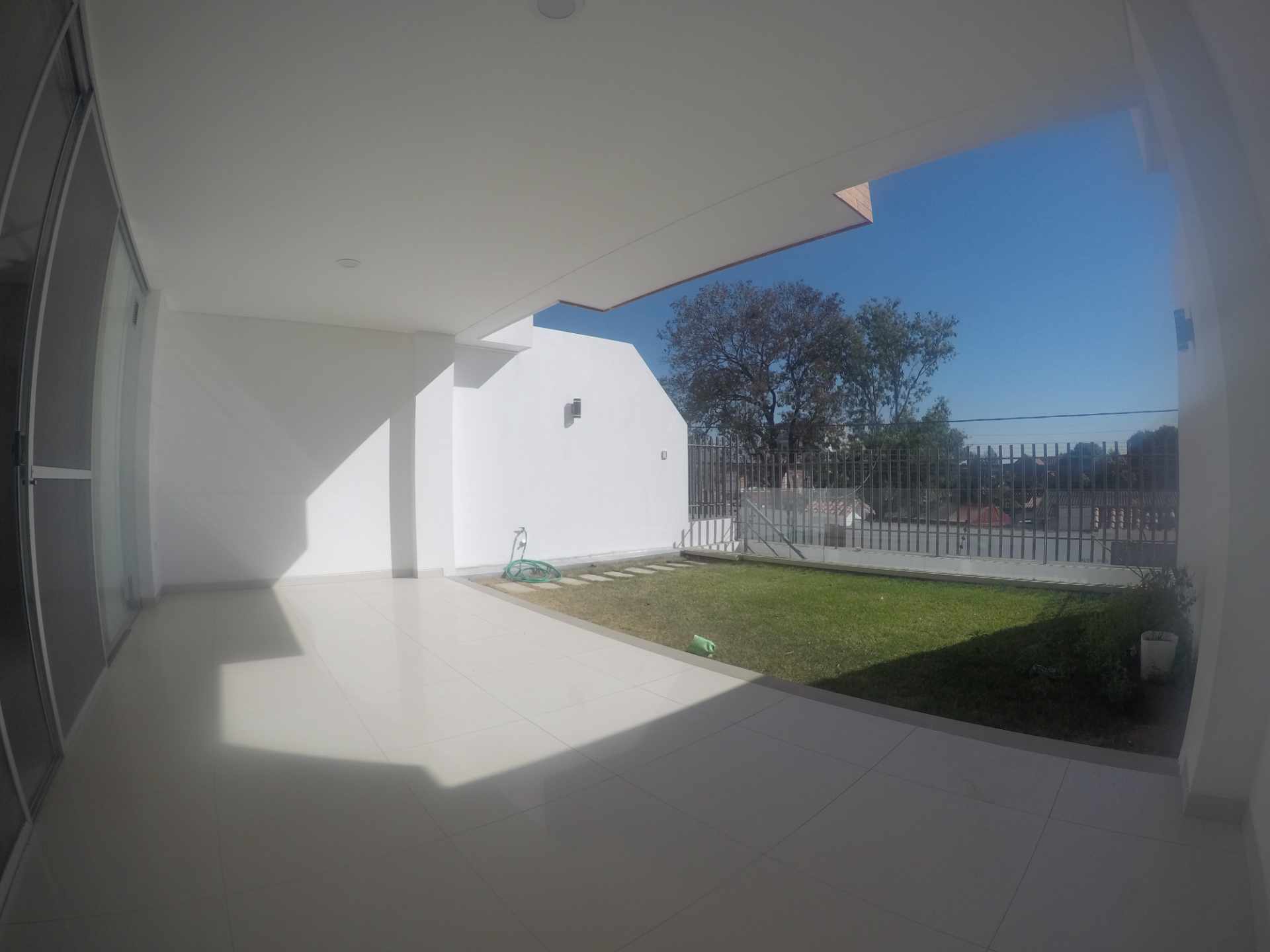 Casa en Entre 4to y 5to anillo Norte en Santa Cruz de la Sierra 3 dormitorios 4 baños 2 parqueos Foto 6