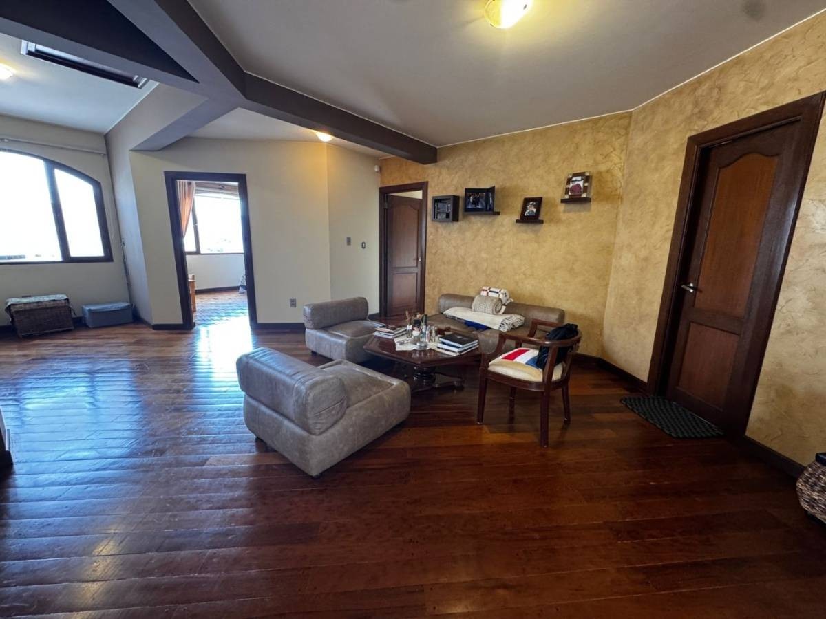 Casa en La Florida en La Paz 5 dormitorios 5 baños 2 parqueos Foto 12