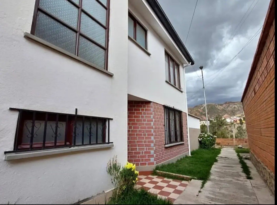 Casa en Seguencoma en La Paz 4 dormitorios 3 baños  Foto 1