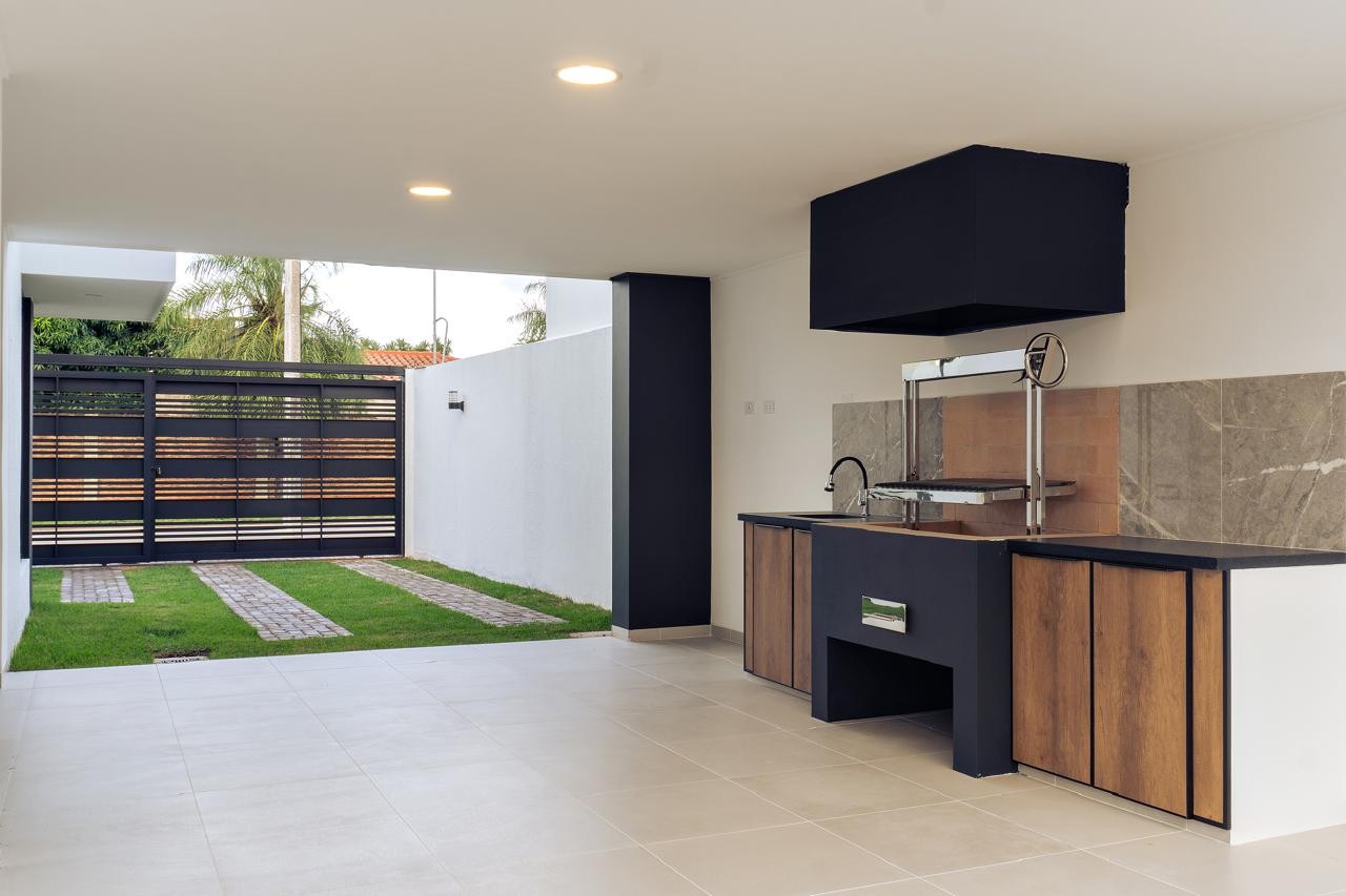 Casa Avenida Banzer - Ingreso por La Chonta Foto 10