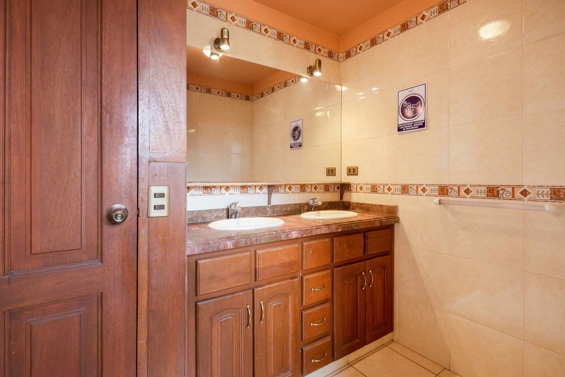 Oficina en VentaAv. Villarroel 1851 Foto 16