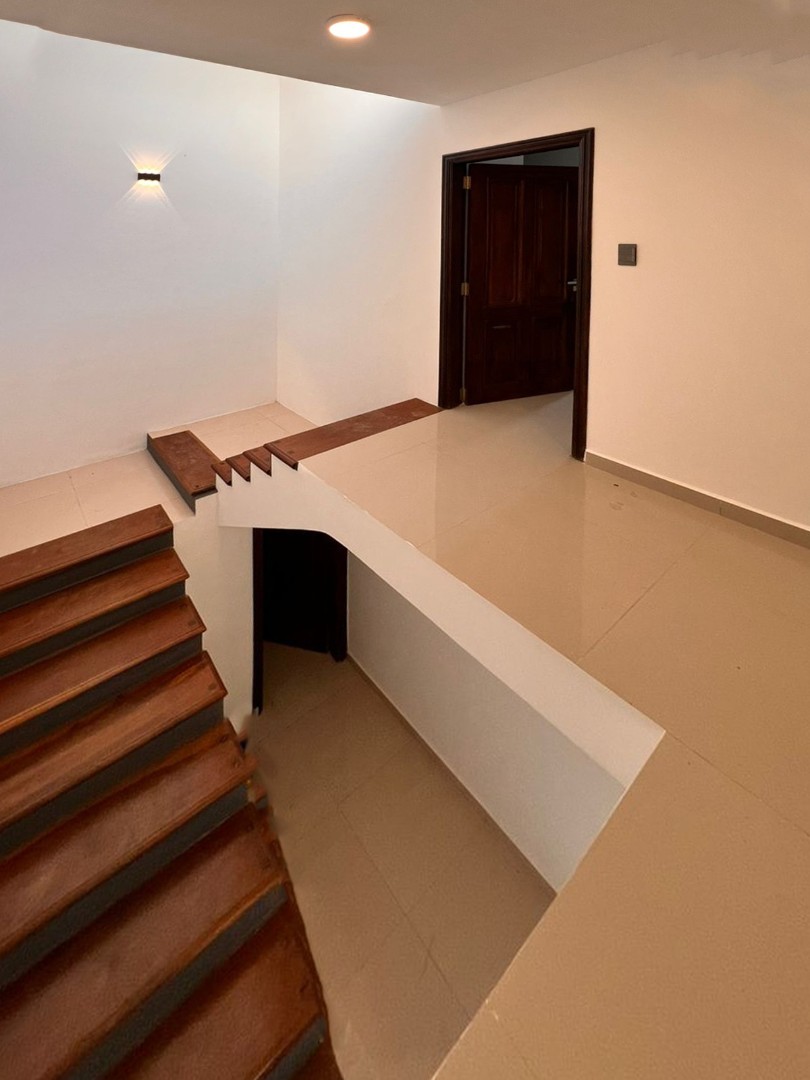 Casa en VentaZONA OESTE
AV. Piraí y Rad. 17½
Casa Independiente  3 dormitorios 3 baños 2 parqueos Foto 4