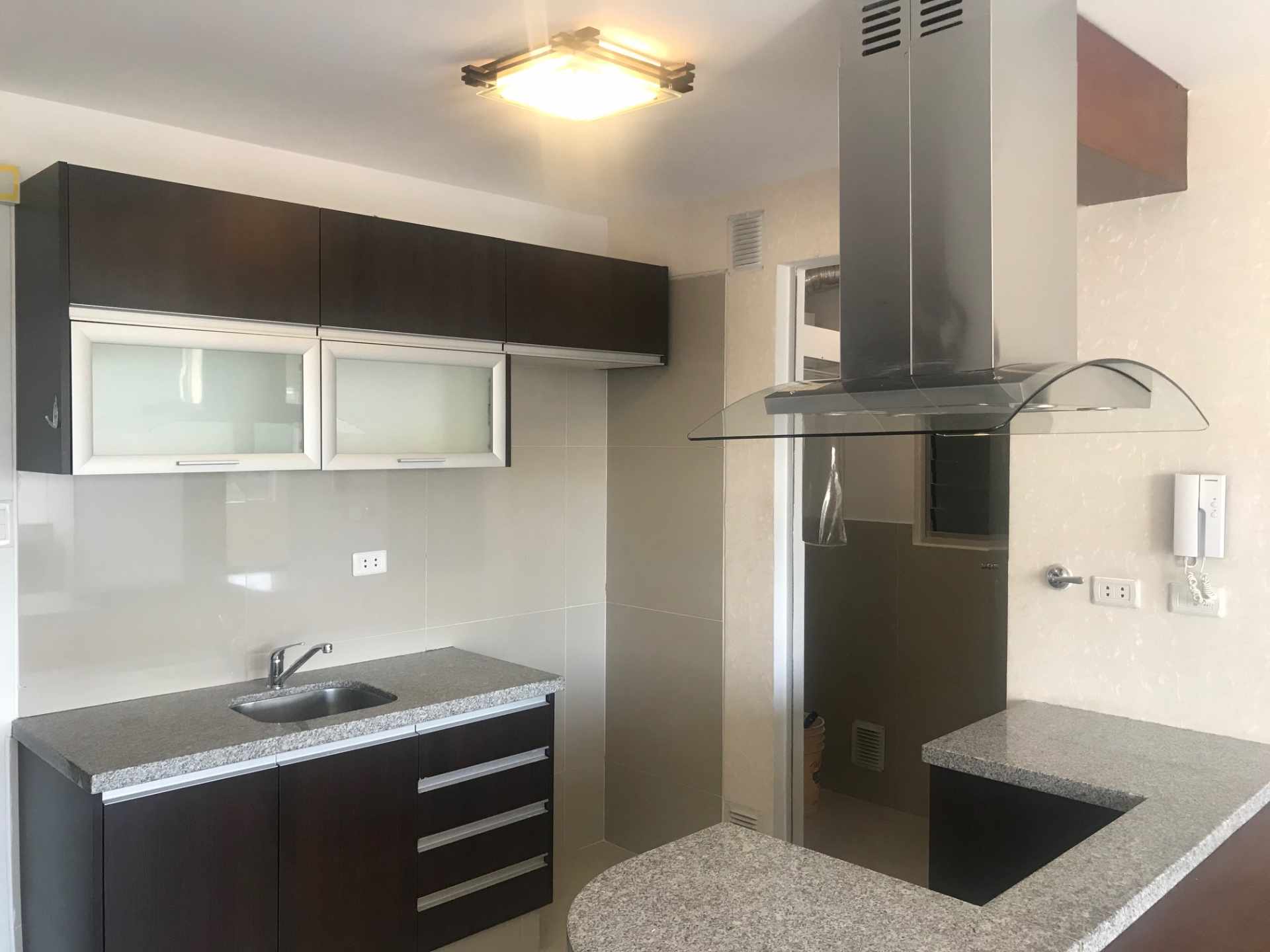 Departamento en Alquiler[CONDOMINIO SIRARI| BARRIO SIRARI Y 4TO. ANILLO] ALQUILER DEPARTAMENTO 1 DORMITORIO SIN MUEBLES  Foto 3