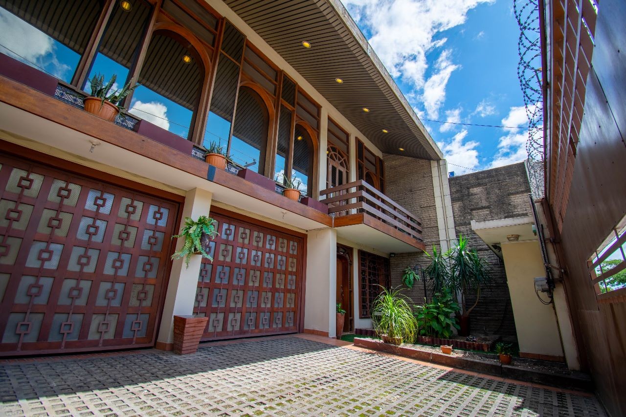 Oficina en AlquilerEquipetrol sobre 3er. anillo externo  5 dormitorios 5 baños 6 parqueos Foto 22