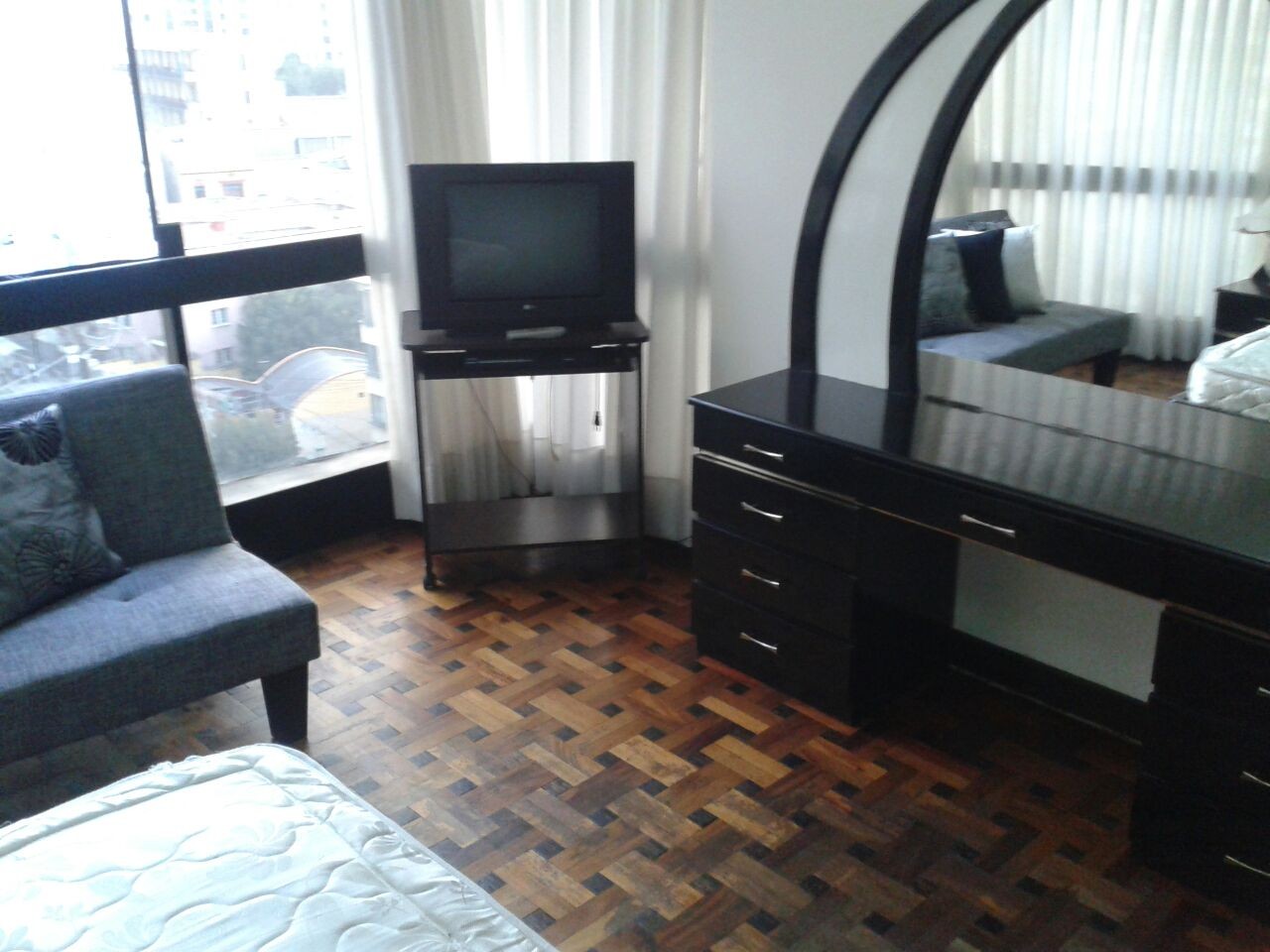 Departamento en AlquilerAv. Arce a una cuadra de la UMSA Foto 8