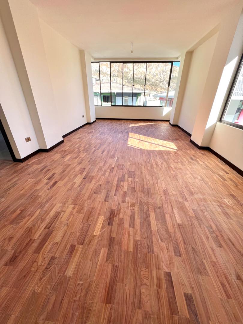 Departamento en Los Pinos en La Paz 3 dormitorios 3 baños 1 parqueos Foto 1