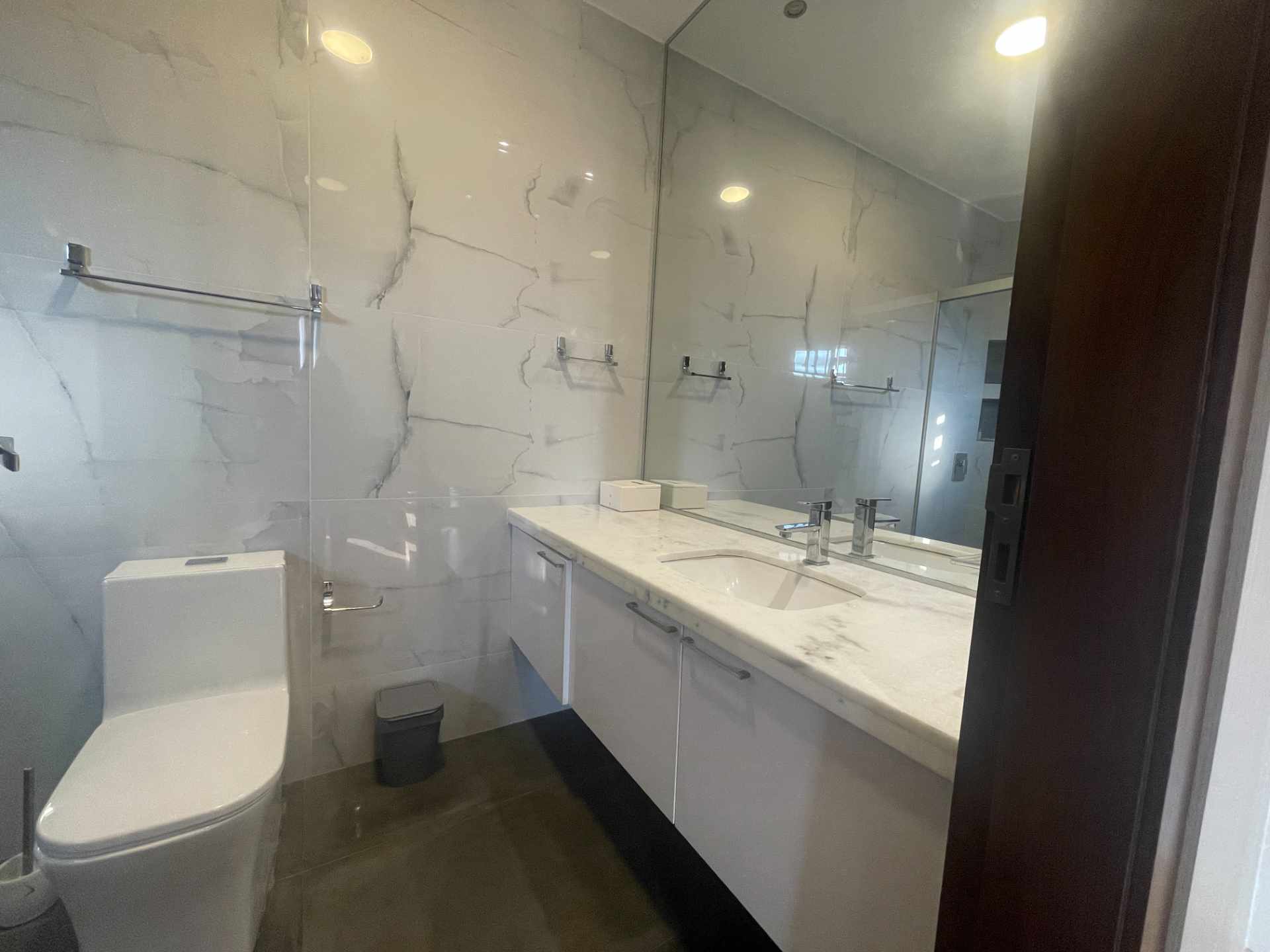 Departamento en Entre 2do y 3er anillo Este en Santa Cruz de la Sierra 3 dormitorios 3 baños 2 parqueos Foto 15