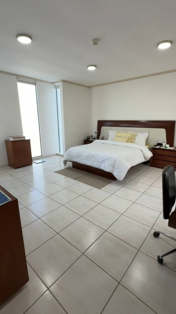 Casa en Entre 4to y 5to anillo Oeste en Santa Cruz de la Sierra 4 dormitorios 6 baños 2 parqueos Foto 1