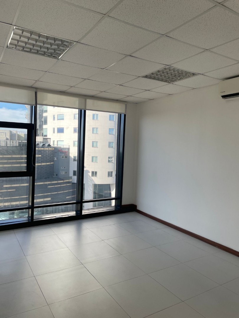 Oficina en Sirari en Santa Cruz de la Sierra 2 dormitorios 2 baños 3 parqueos Foto 10