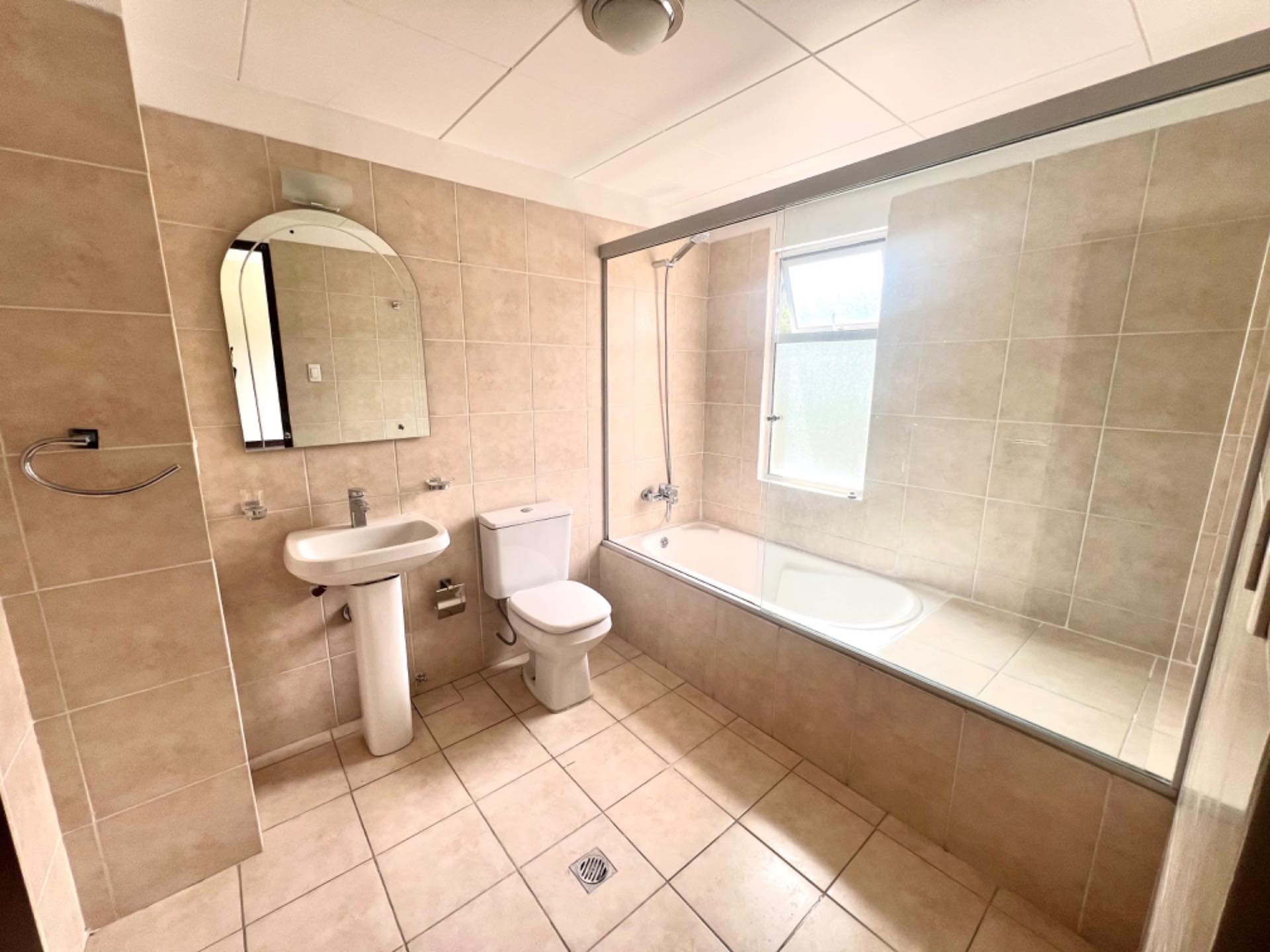Departamento en AlquilerAchumani  3 dormitorios 5 baños 1 parqueos Foto 3