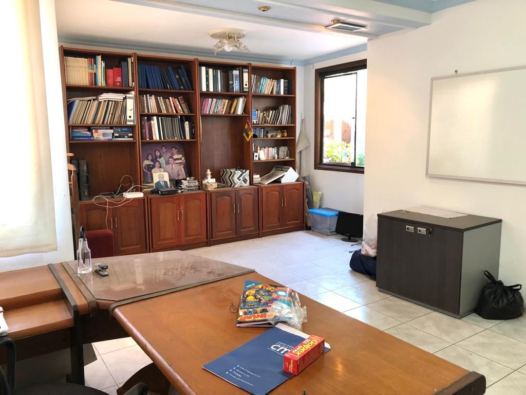 Terreno en VentaEn Ubicación Privilegiada De Ocasión En Venta Amplio Terreno (1.105 m2) con casa Ideal para Desarrollo Inmobiliario o Comercial - 3er Anillo y Radial 26    Foto 6
