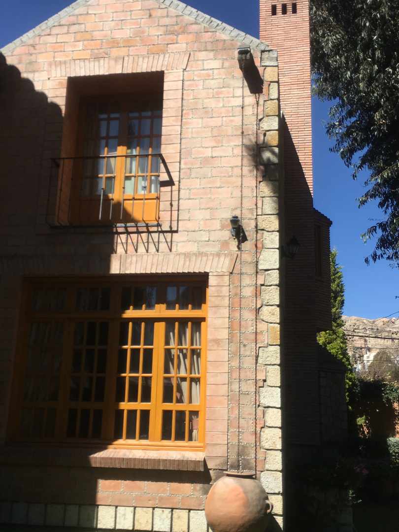 Casa en AlquilerCalle 10 Calacoto 4 dormitorios 4 baños 2 parqueos Foto 5