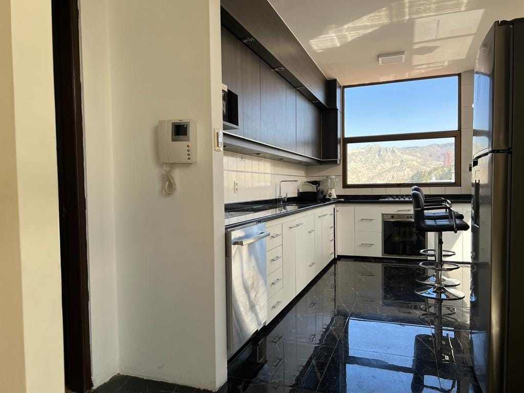 Departamento en Calacoto en La Paz 3 dormitorios 5 baños 1 parqueos Foto 8