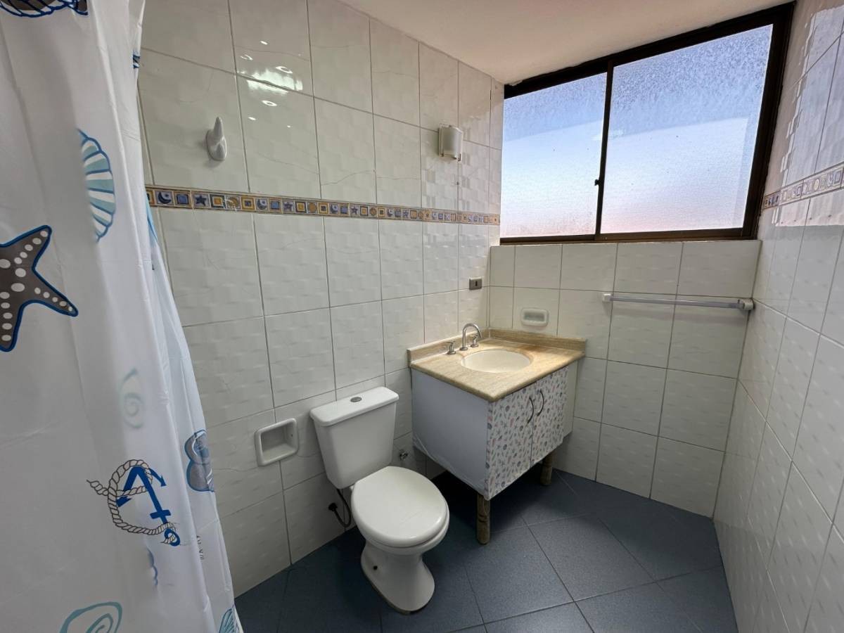 Departamento en Venta
EN VENTA – DEPARTAMENTO DE 3 DORMITORIOS EN AV. BALLIVIÁN Y CALLE 25 3 dormitorios 3 baños 1 parqueos Foto 13