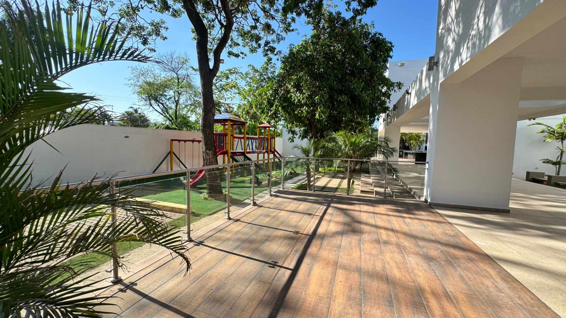 Departamento en Entre 8vo y 9no anillo Norte en Santa Cruz de la Sierra 4 dormitorios 4 baños 2 parqueos Foto 22