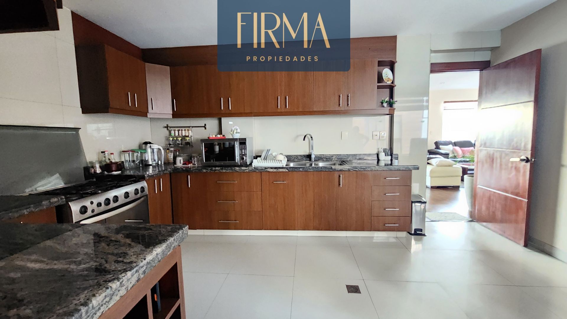 Departamento en VentaPENTHOUSE EN VENTA, ACHUMANI 3 dormitorios 4 baños 1 parqueos Foto 7