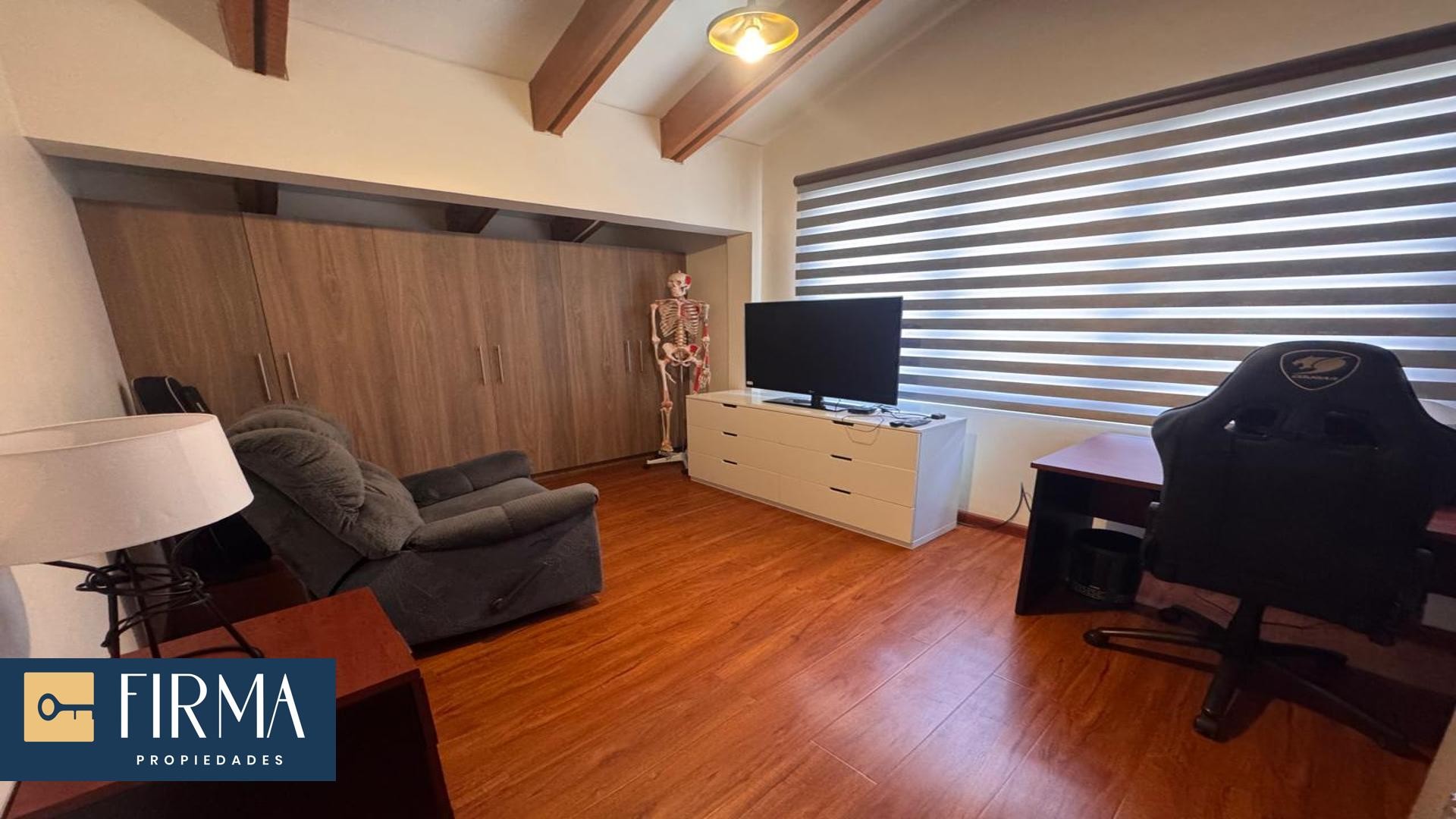 Casa en AlquilerCASA EN ALQUILER CON GARZONIER INDEPENDIENTE, IRPAVI BAJO 4 dormitorios 6 baños 3 parqueos Foto 4